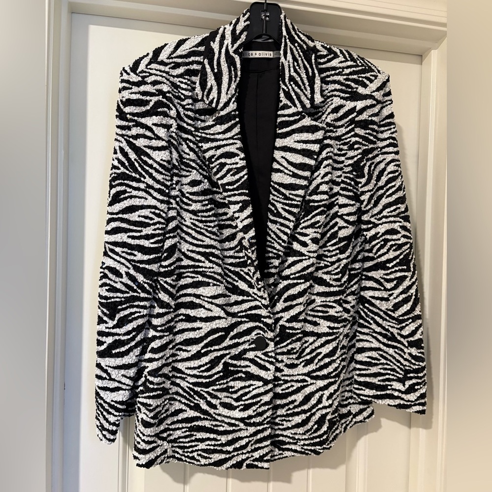 ✨ alice + olivia Zebra Sequin Blazer ✨